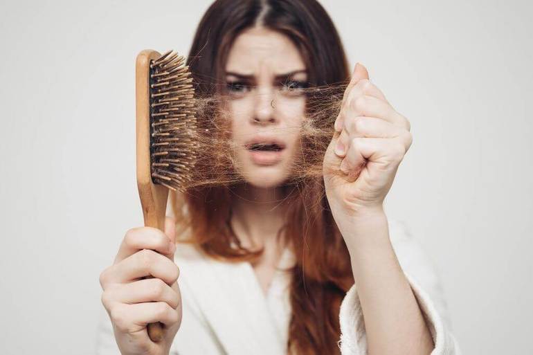 Якщо сниться випадання волосся з голови й тіла: до чого готуватися наяву згідно з тлумаченням відомих сонників