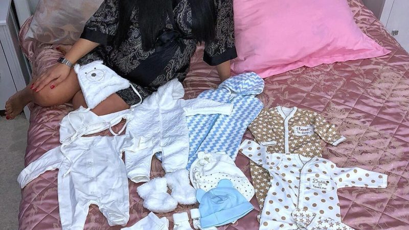 Юлія Салибекова зважилася на пологи третього сина