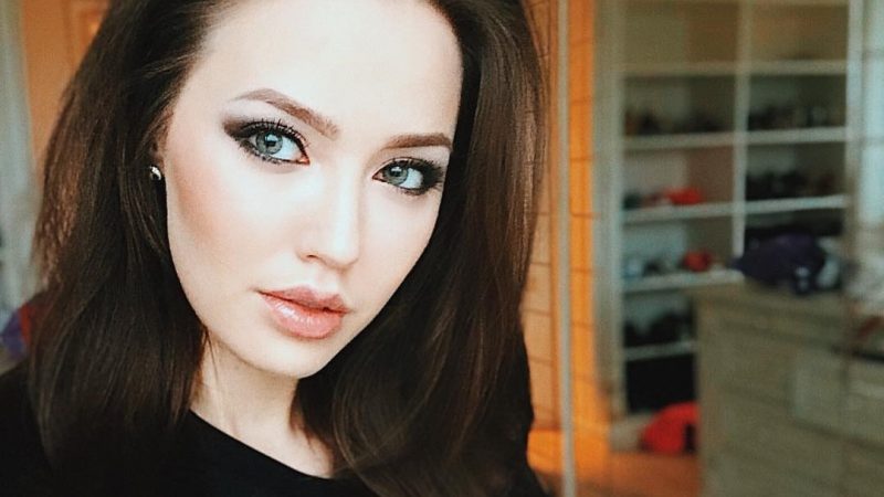 З грязі в князі: Анастасія Костенко, навіть ставши дружиною відомого футболіста, так і не знайшла свого стилю.