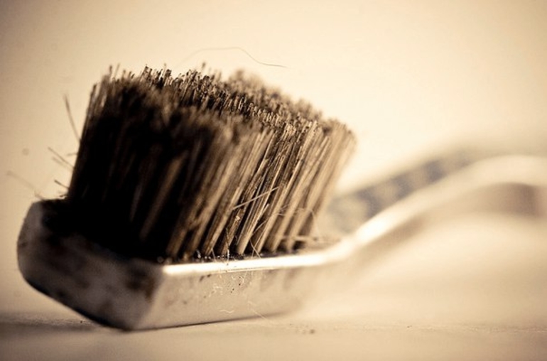 Зубна щітка по соннику: до чого сниться нова, поламана або брудна