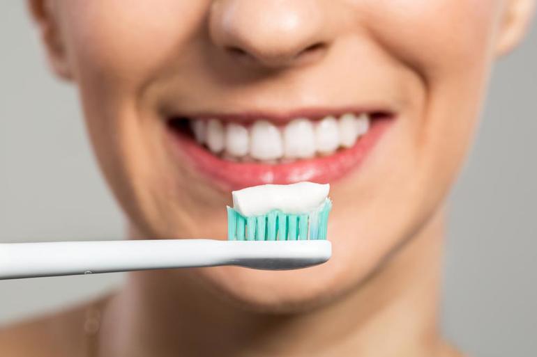 Зубна щітка по соннику: до чого сниться нова, поламана або брудна