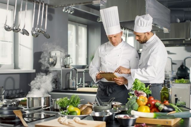 Вытяжка на кухнях ресторанов: виды, преимущества и недостатки