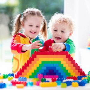 Как выбрать конструктор для ребенка: характеристики и особенности