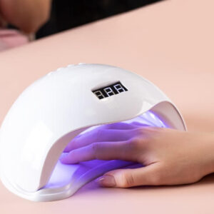 Все, що потрібно для професійного манікюру